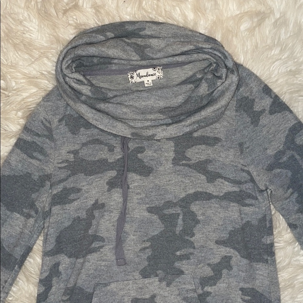 Loose Neck pullover - Picture 3 of 6
